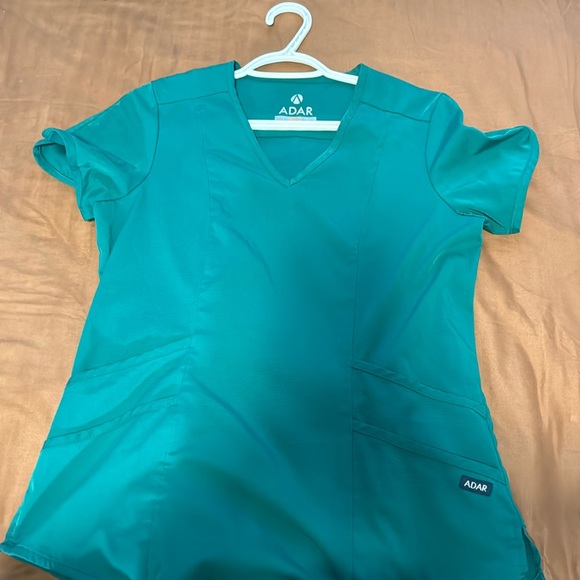 Adar Pro scrub top size S good as new color green - Picture 1 of 2